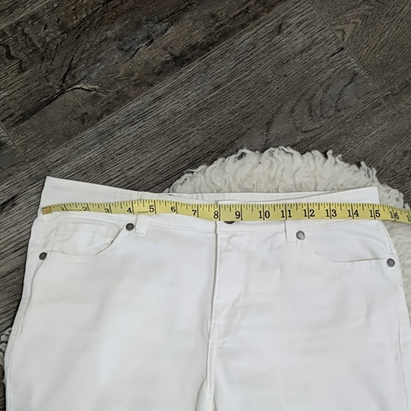 BUFFALO David Bitton ~ Daily Mid-rise White Jeans - Picture 8 of 10